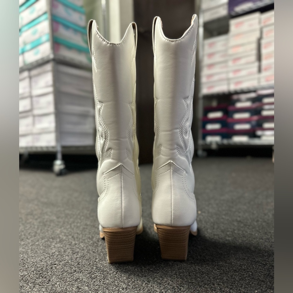 White cowboy boots - Picture 5 of 8